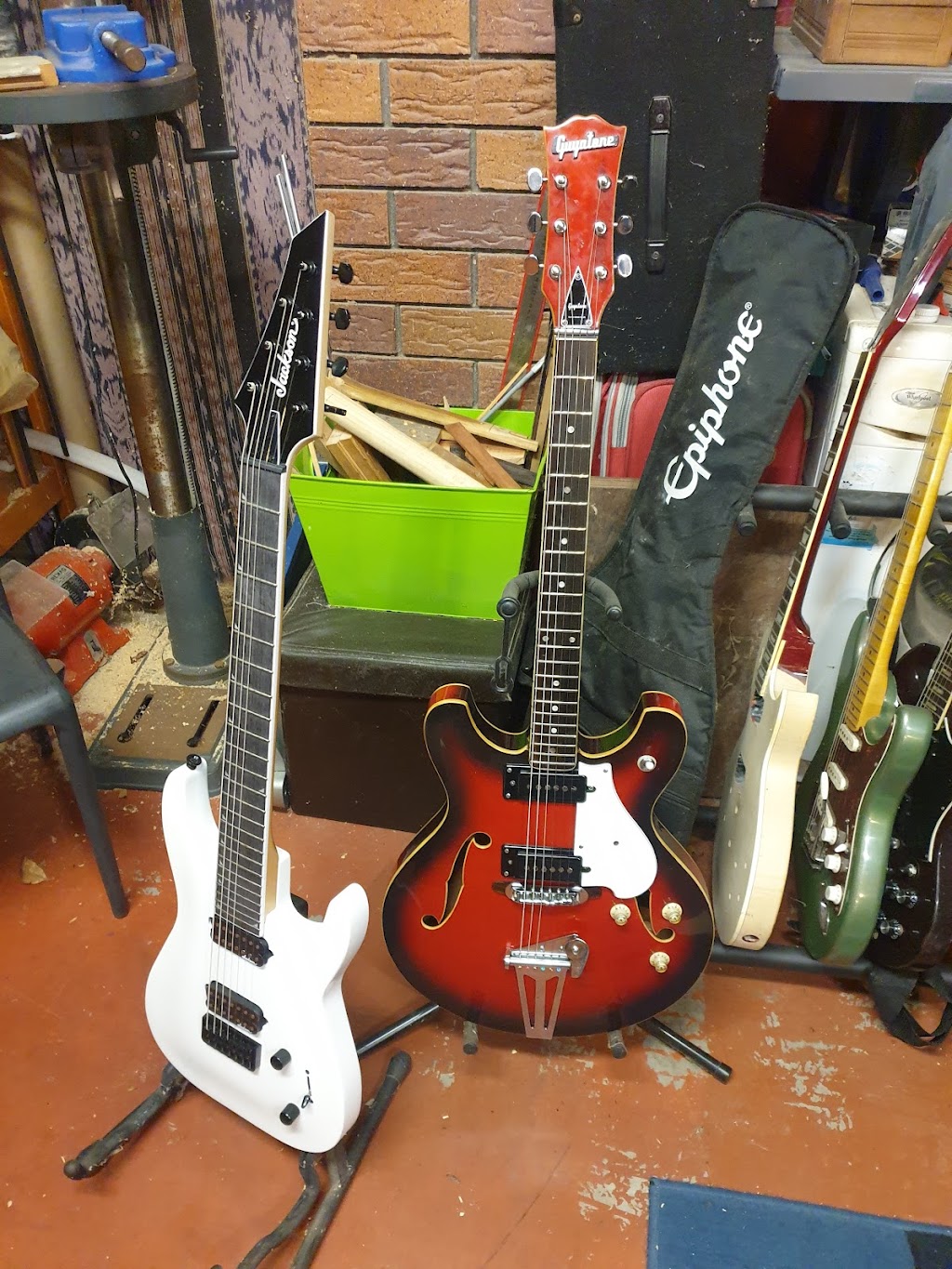 Mastena Guitars | 20 Siesta St, Camira QLD 4300, Australia | Phone: 0426 971 743