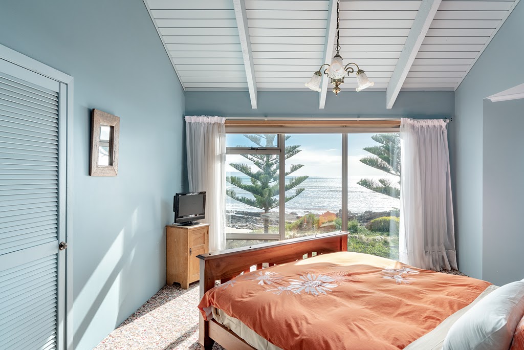 Cooee Beach Cottages | 82 Bass Hwy, Cooee TAS 7320, Australia | Phone: 0409 574 234