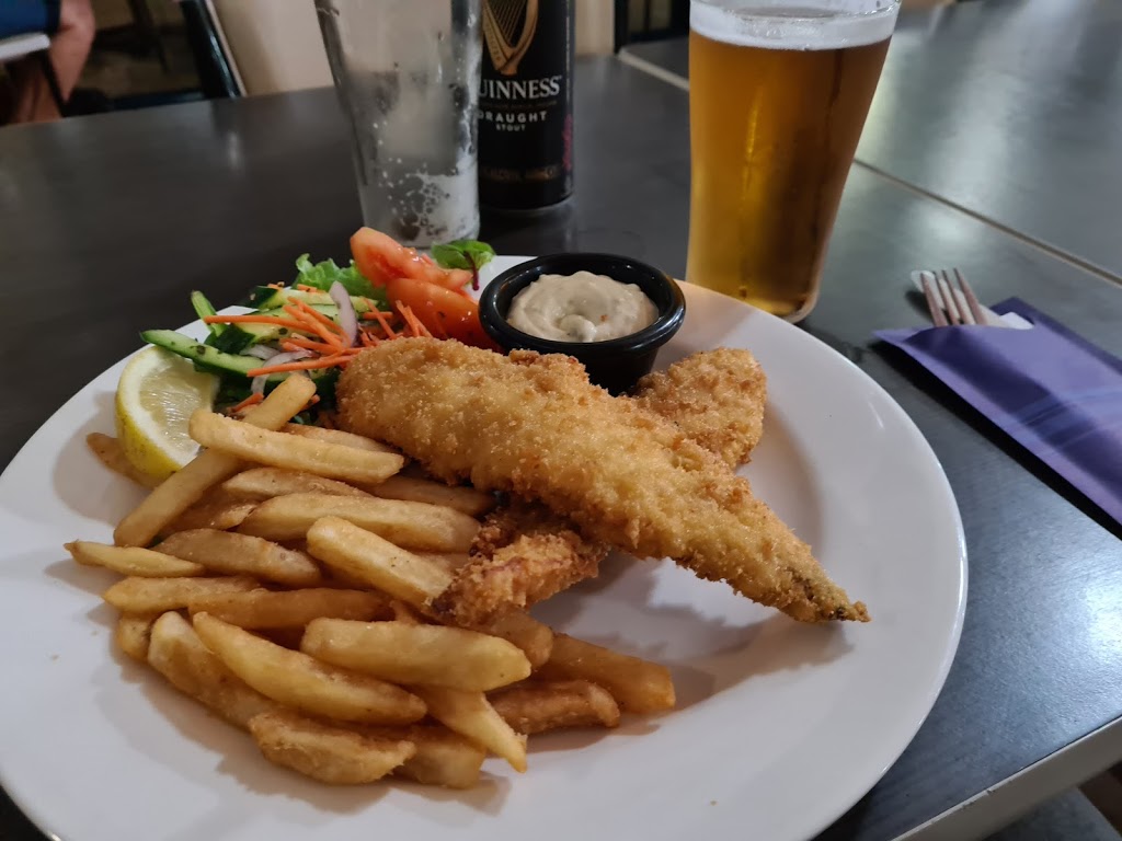 Bushland Beach Tavern | 70 Livistonia Cl, Bushland Beach QLD 4818, Australia | Phone: (07) 4757 6700