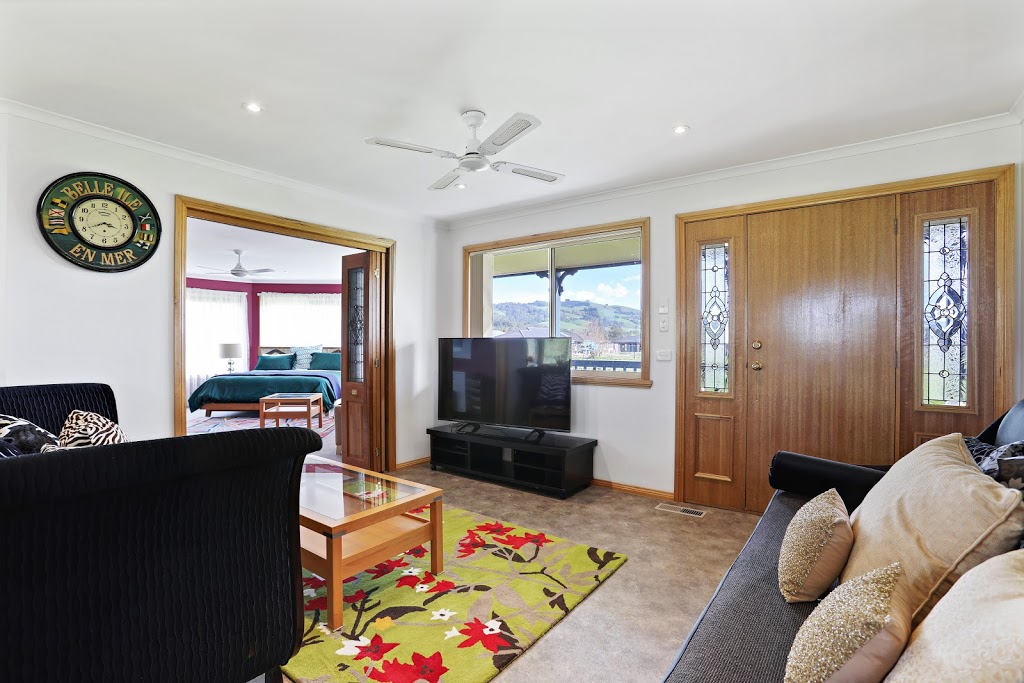Yarragon 4 Bedroom House in Gippsland | lodging | 38 Hazeldean Rd, Yarragon VIC 3823, Australia | 0451316388 OR +61 451 316 388