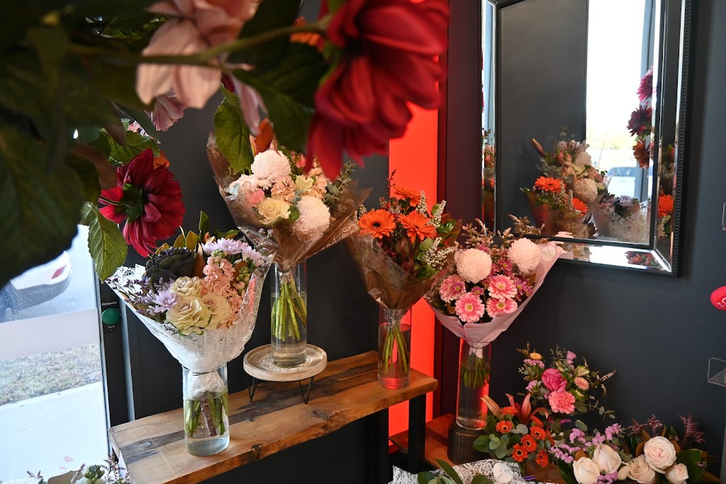 Petals n Blooms | Shop 12c/90-98 Glenmore Ridge Dr, Glenmore Park NSW 2745, Australia | Phone: 0405 765 432