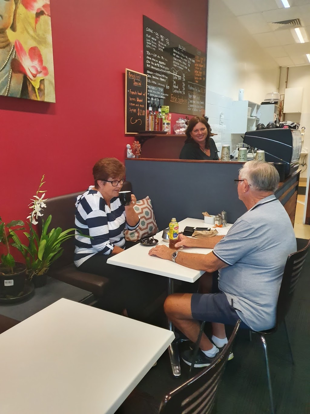 The Coffee High | cafe | 92 Manning St, Tuncurry NSW 2428, Australia
