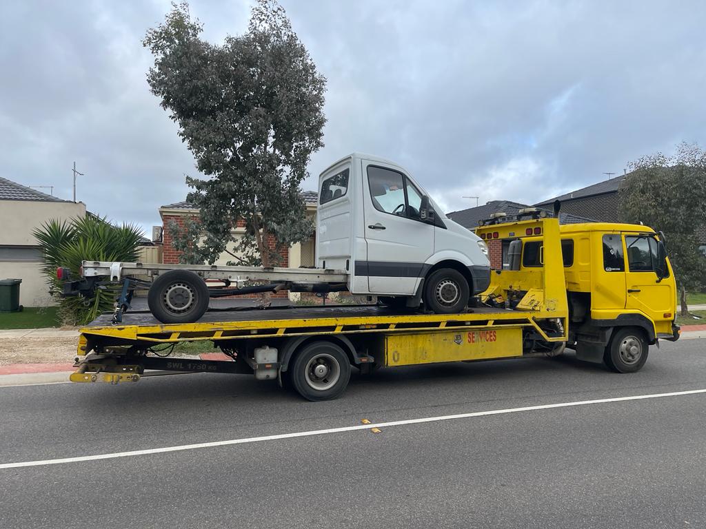 Point Cook Towing Pro | 33 Applebox Cct, Point Cook VIC 3030, Australia | Phone: 0480 090 900