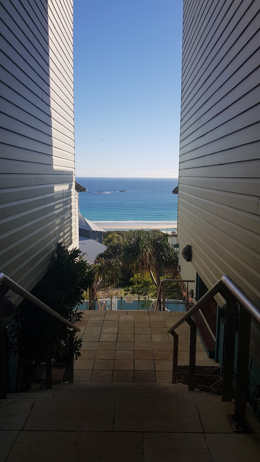 The Lookout Units | lodging | 6 Pratt Ct, Point Lookout QLD 4183, Australia | 0734098255 OR +61 7 3409 8255