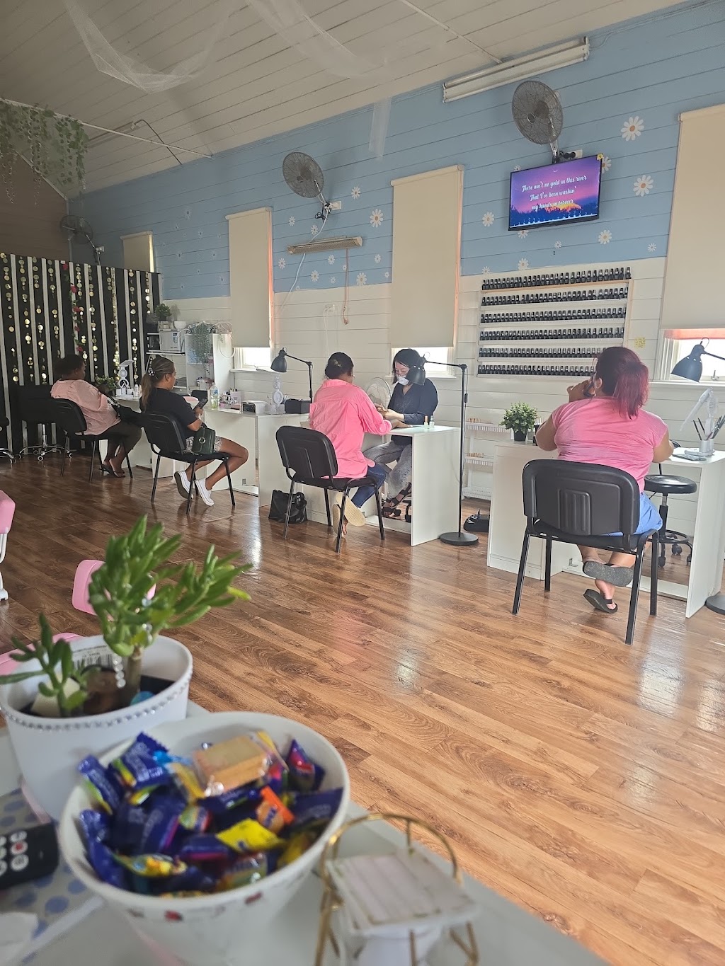 Lavi Nails &Beauty Laidley | 12 William St, Laidley QLD 4341, Australia | Phone: 0482 038 645