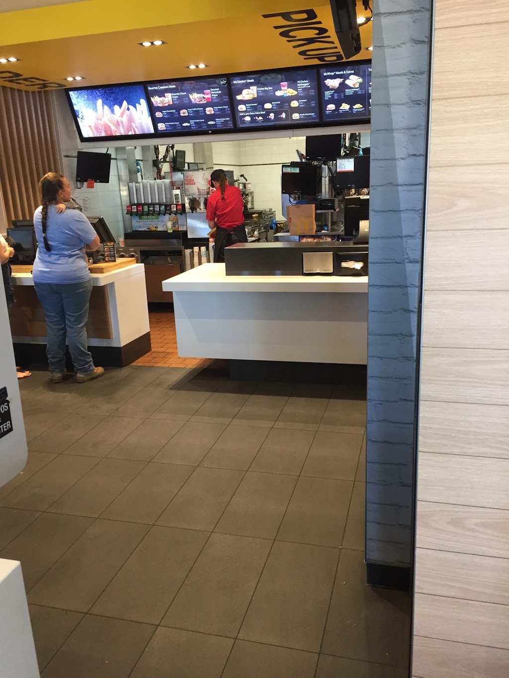 McDonalds Glenmore | Glenmore Shopping Centre, 512-516 Yaamba Rd, Norman Gardens QLD 4701, Australia | Phone: (07) 4926 1986