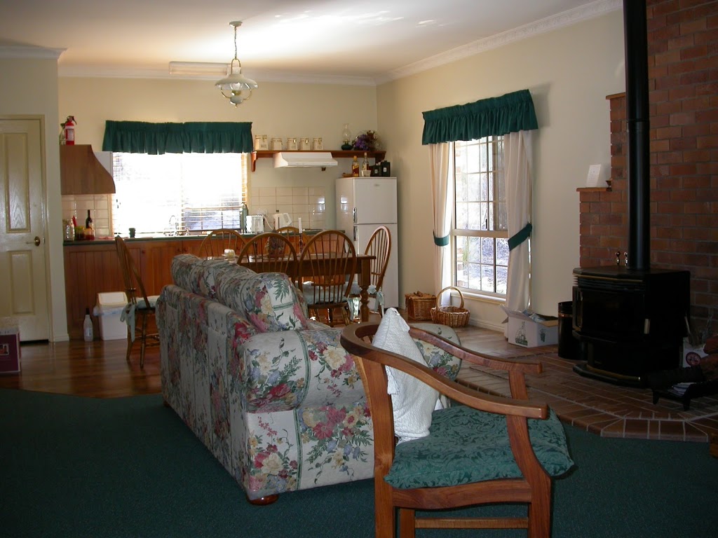 Mount Tully Cottage | lodging | 627 Mount Tully Rd, Stanthorpe QLD 4380, Australia | 1800777041 OR +61 1800 777 041