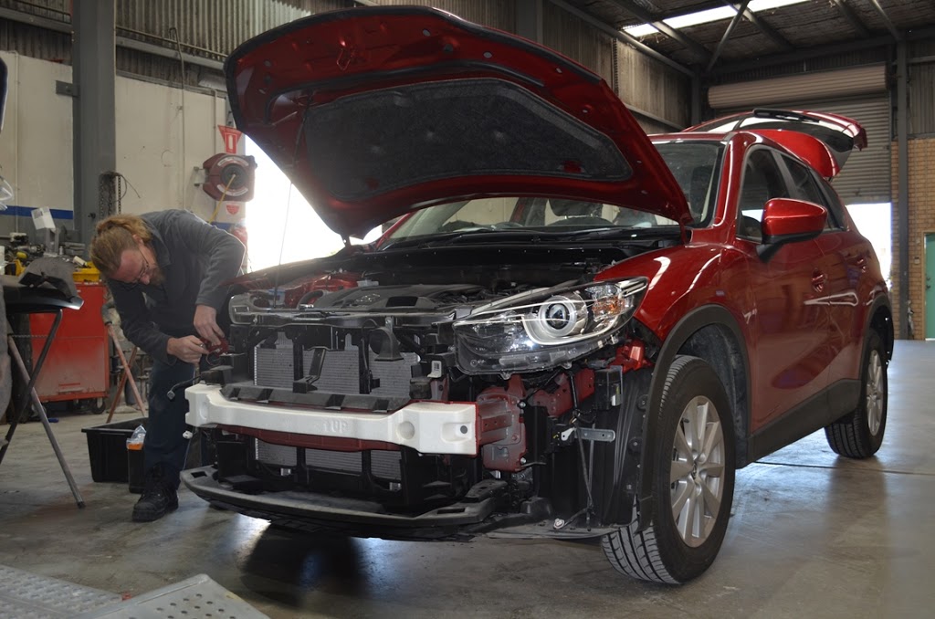 T&Rs Prestige Accident Repairs | 25 Division St, Welshpool WA 6106, Australia | Phone: (08) 9350 6366