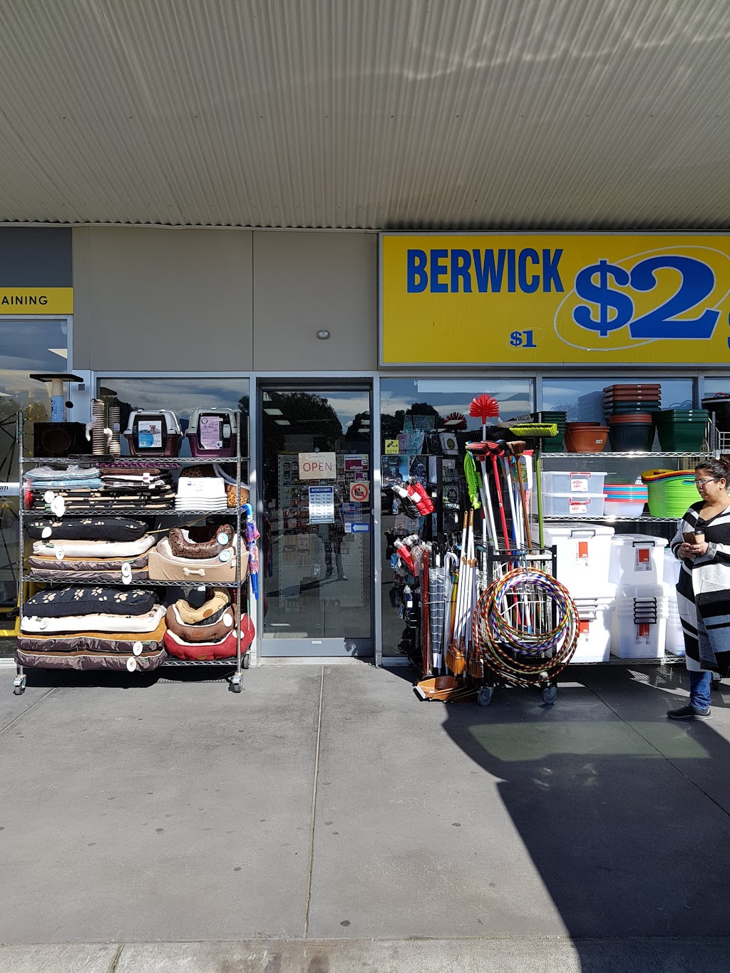 Berwick $2 Shop | store | Shop 10/215-225 Parkhill Dr, Berwick VIC 3806, Australia | 0397045044 OR +61 3 9704 5044