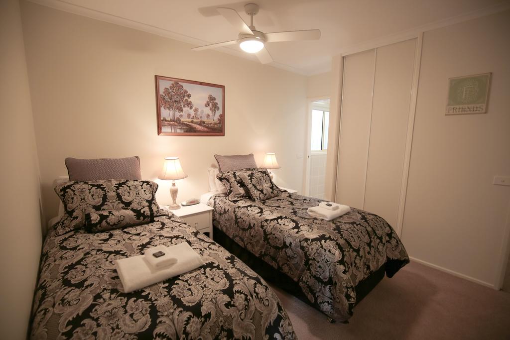Silver Birches Holiday House (11) - Bright Accommodation 3741 | lodging | 11/16-20 Gavan St, Bright VIC 3741, Australia | 0422430217 OR +61 422 430 217