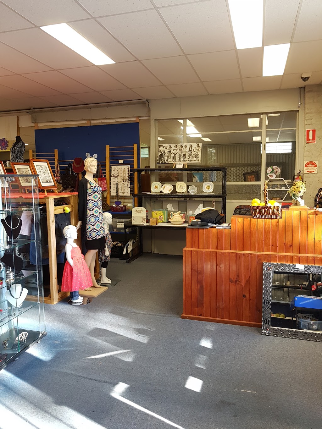 Hills Church Op Shop | store | 18 Alpine St, Ferntree Gully VIC 3156, Australia | 0397581201 OR +61 3 9758 1201