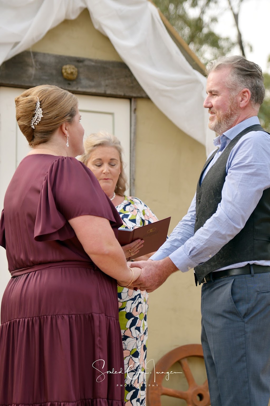 One Stop Celebrant | 9 Knotts Ln, Junortoun VIC 3551, Australia | Phone: 0409 214 295