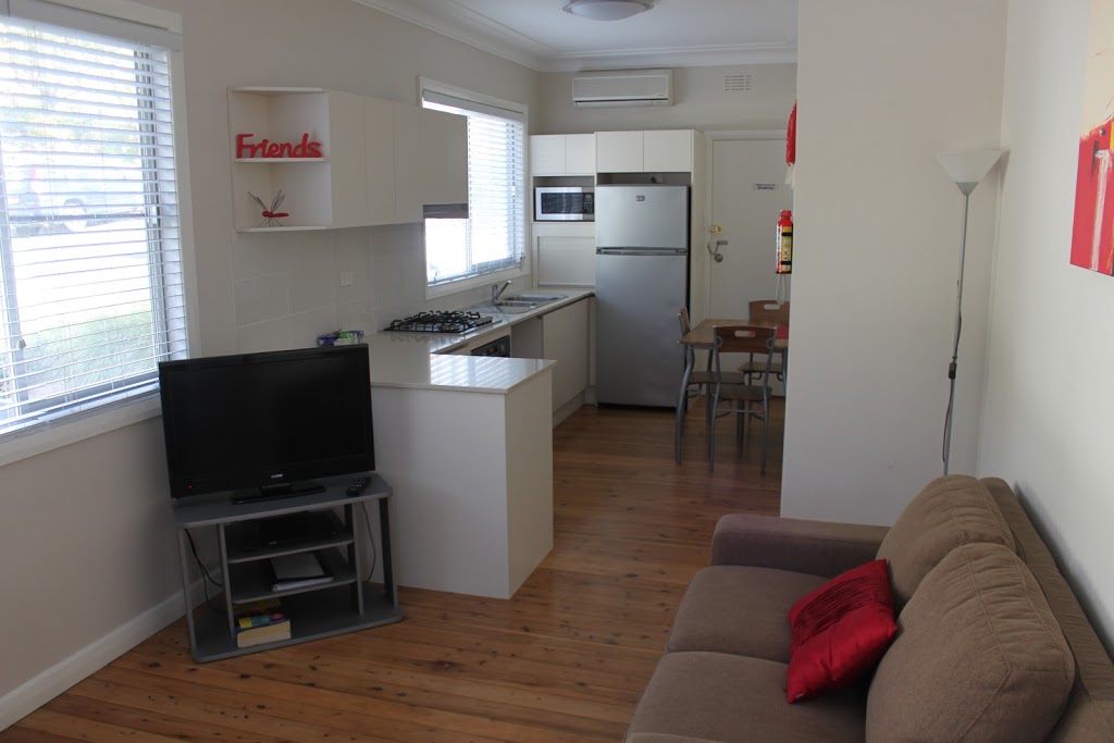 Serenity Bed & Coffee | lodging | 10 Kuranda Cres, Kotara NSW 2289, Australia | 1300662021 OR +61 1300 662 021