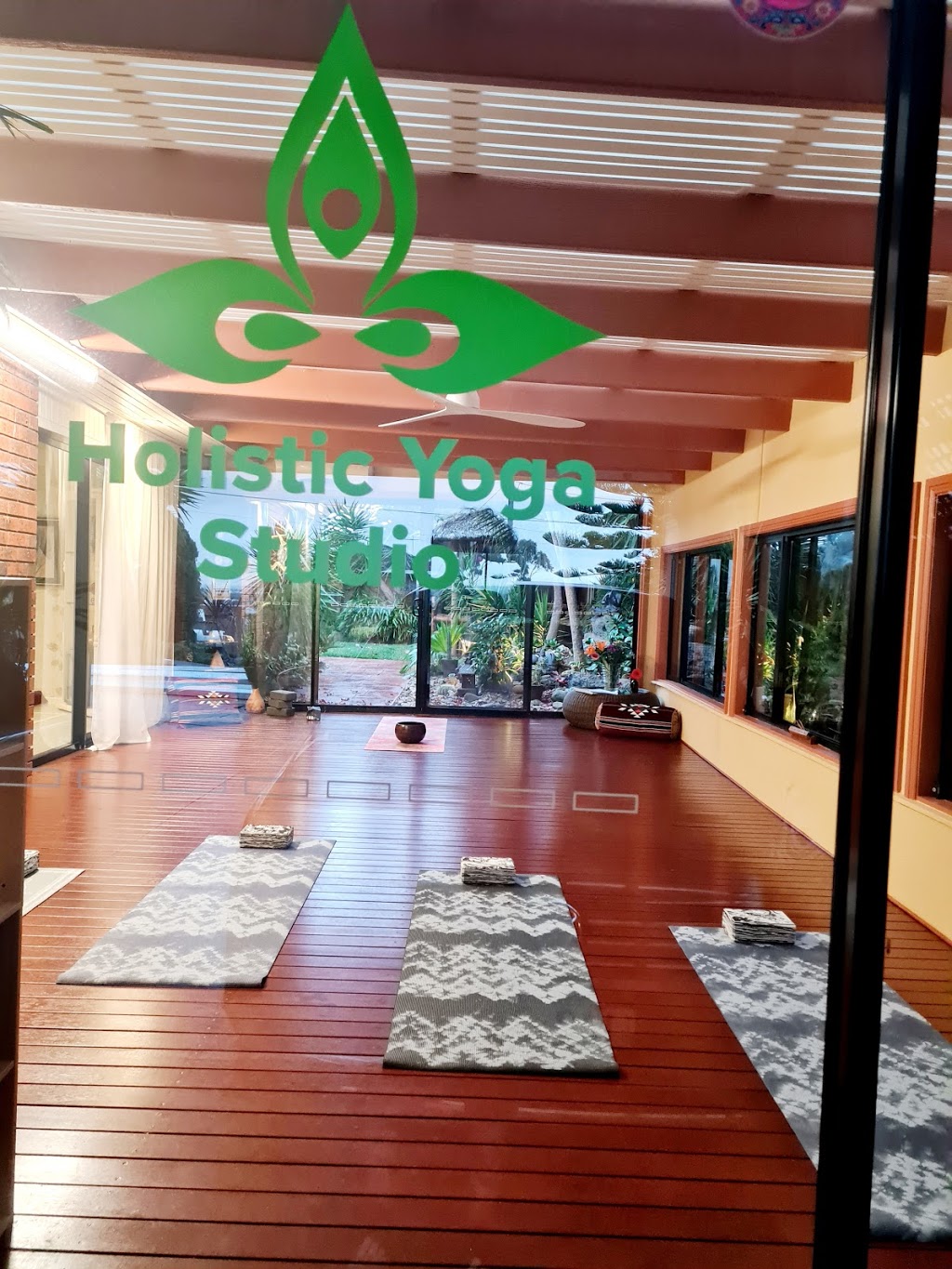 Holistic Yoga Studio | gym | 6 Tanjil Ct, Dandenong North VIC 3175, Australia | 0431600622 OR +61 431 600 622