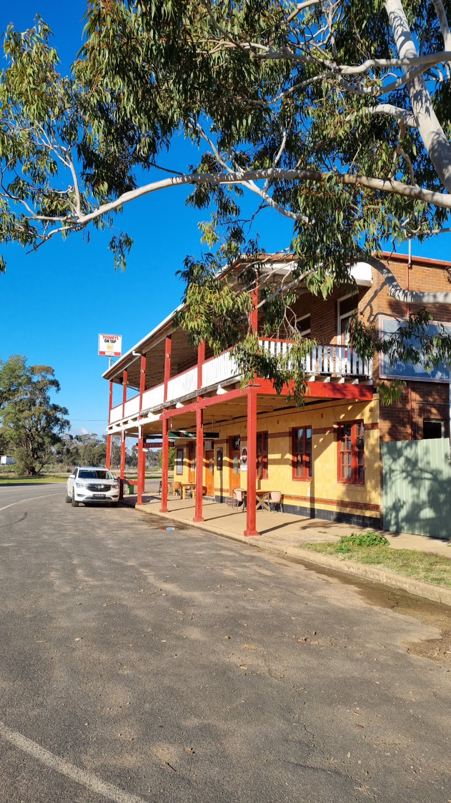 Rusty Horse Hotel | 27 Railway St, Bribbaree NSW 2594, Australia | Phone: (02) 6383 2214