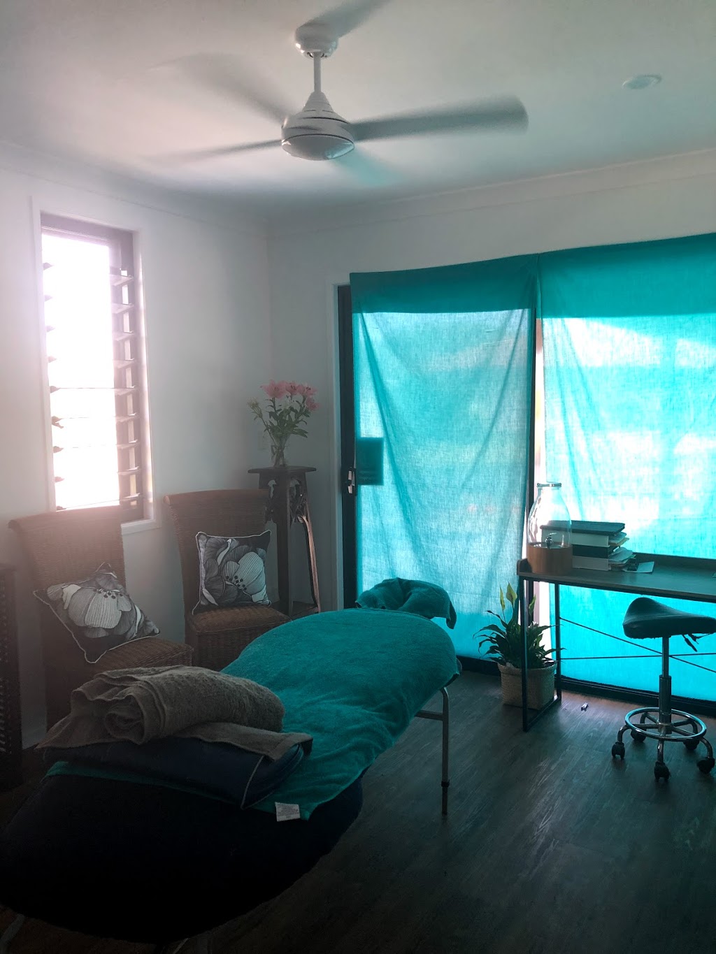 Leesa Webb Naturopathy and Remedial Massage | health | 4 Tulip St, Miami QLD 4220, Australia | 0412215484 OR +61 412 215 484