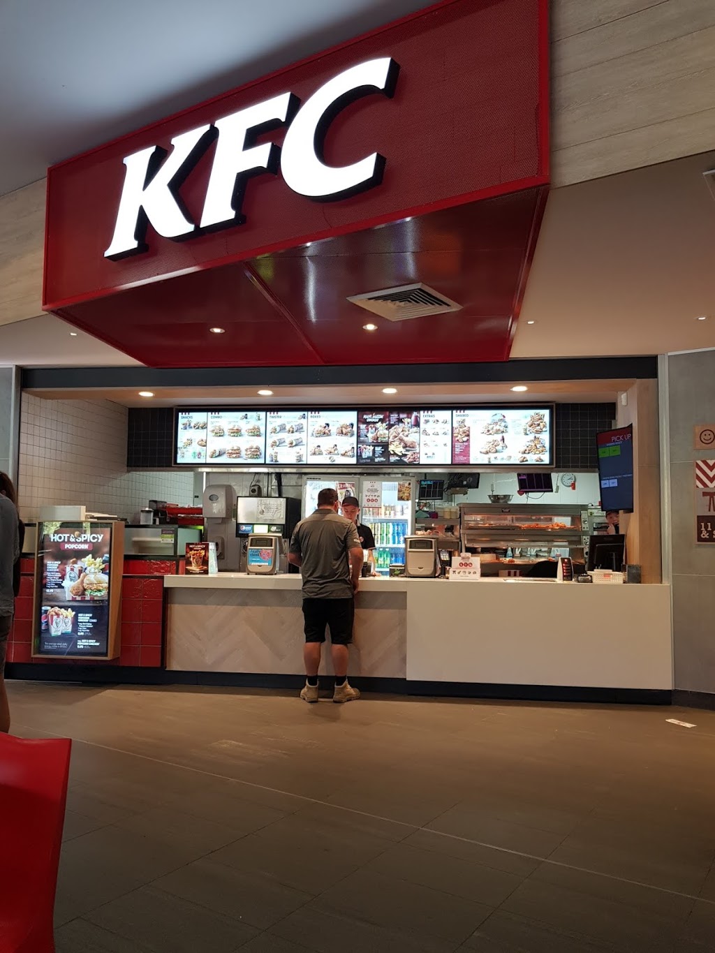 KFC Taree Service Centre | meal takeaway | Lot 3 Pacific Hwy, Purfleet NSW 2430, Australia | 0265500039 OR +61 2 6550 0039