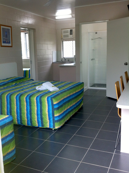 Surfside Motel | lodging | 30 Anzac Parade, Yeppoon QLD 4703, Australia | 0749391272 OR +61 7 4939 1272