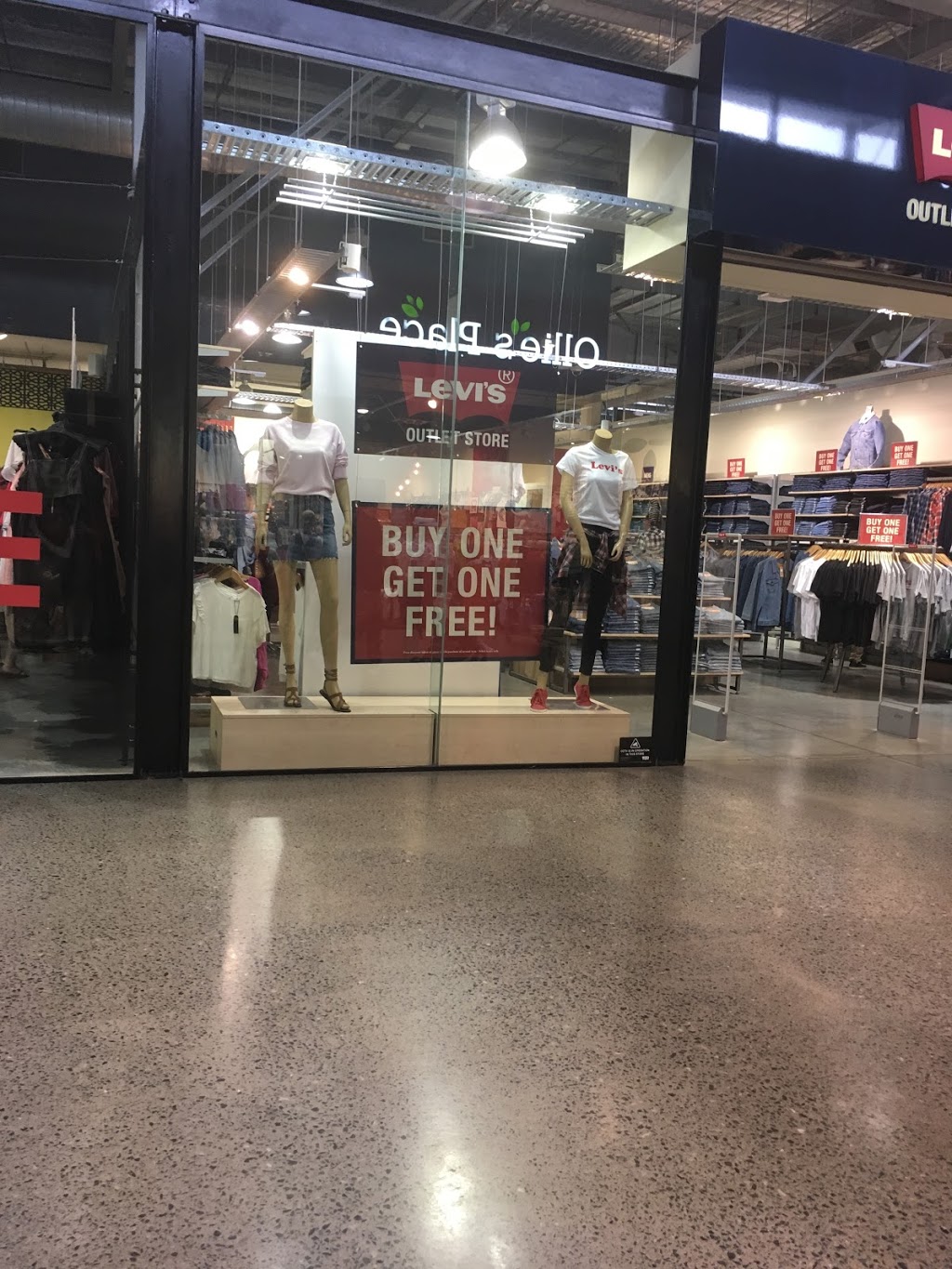 Levis® Outlet Store - Brisbane | clothing store | DFO Brisbane, 1 Airport Dr, Brisbane Airport QLD 4008, Australia | 0731152780 OR +61 7 3115 2780