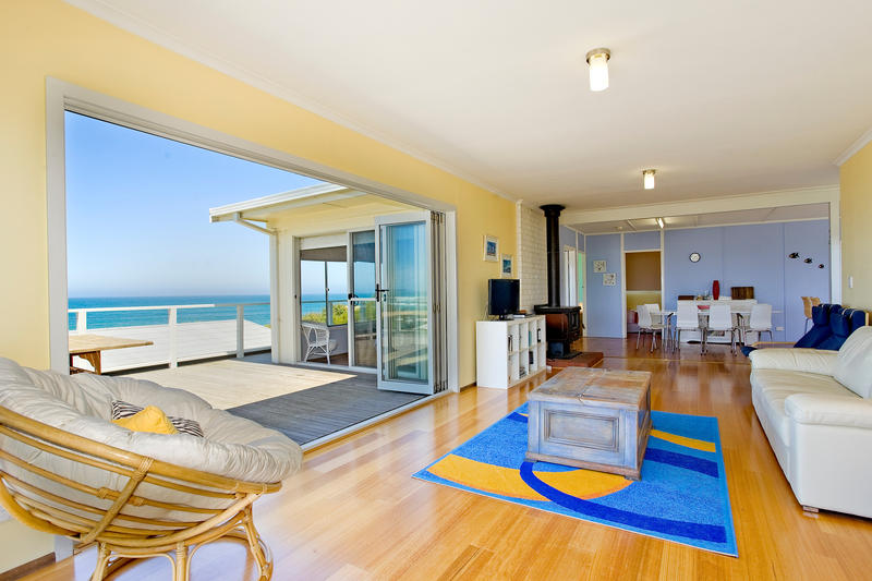 Marengo Beach House Holiday Home | lodging | 10 Harrison St, Marengo VIC 3233, Australia | 0352372600 OR +61 3 5237 2600