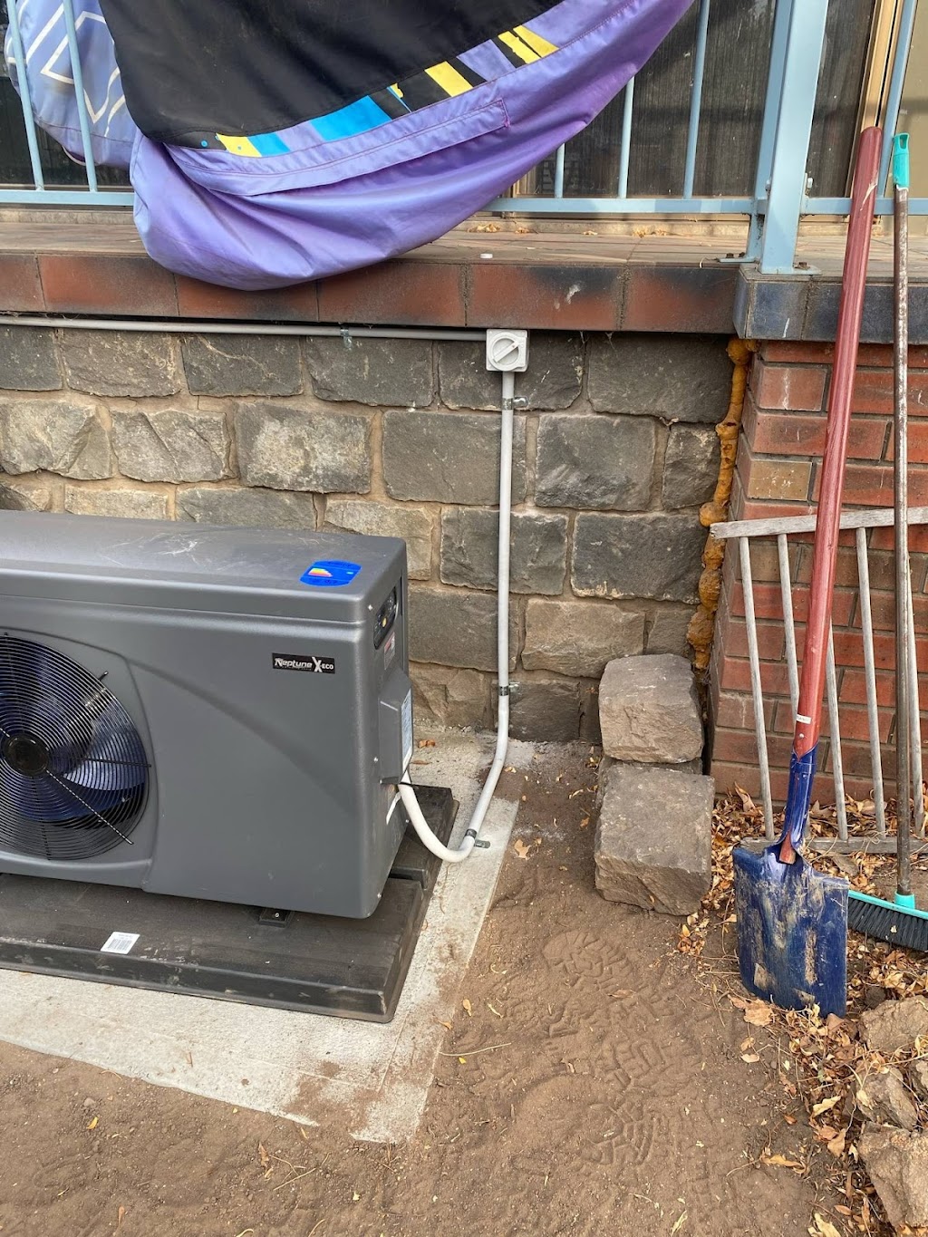 Hildred Electrical Services | 16 Queen Elizabeth Dr, Tallangatta VIC 3700, Australia | Phone: 0417 819 382