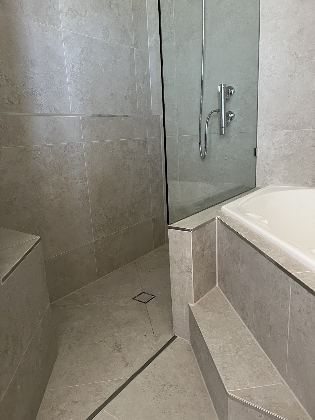 Casse Glass Pty Ltd | Unit O7 5/7 Hepher Rd, Campbelltown NSW 2560, Australia | Phone: 1300 063 300