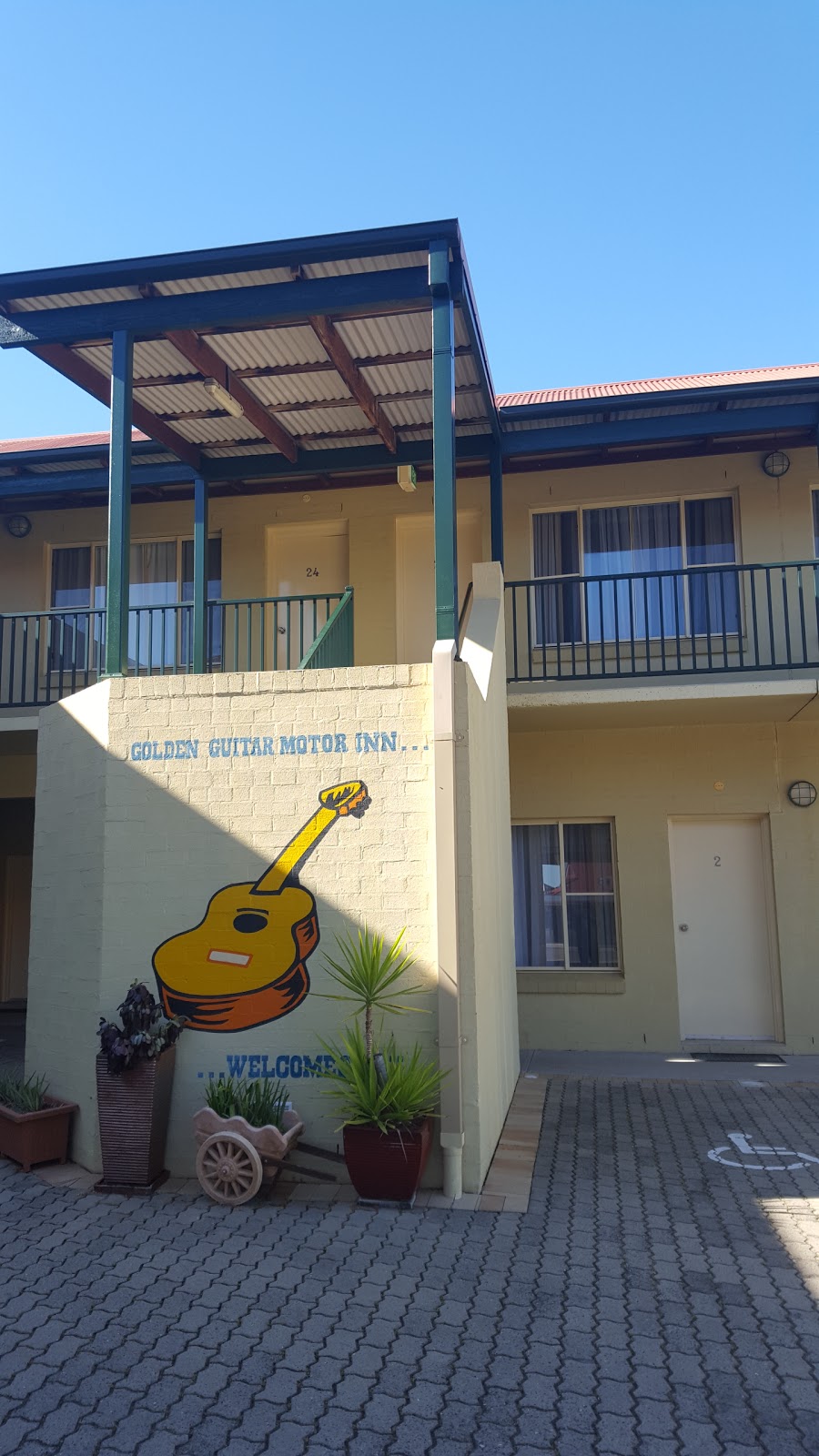 Golden Guitar Motor Inn | lodging | 2-8 The Ringers Rd, East Tamworth NSW 2340, Australia | 0267622999 OR +61 2 6762 2999