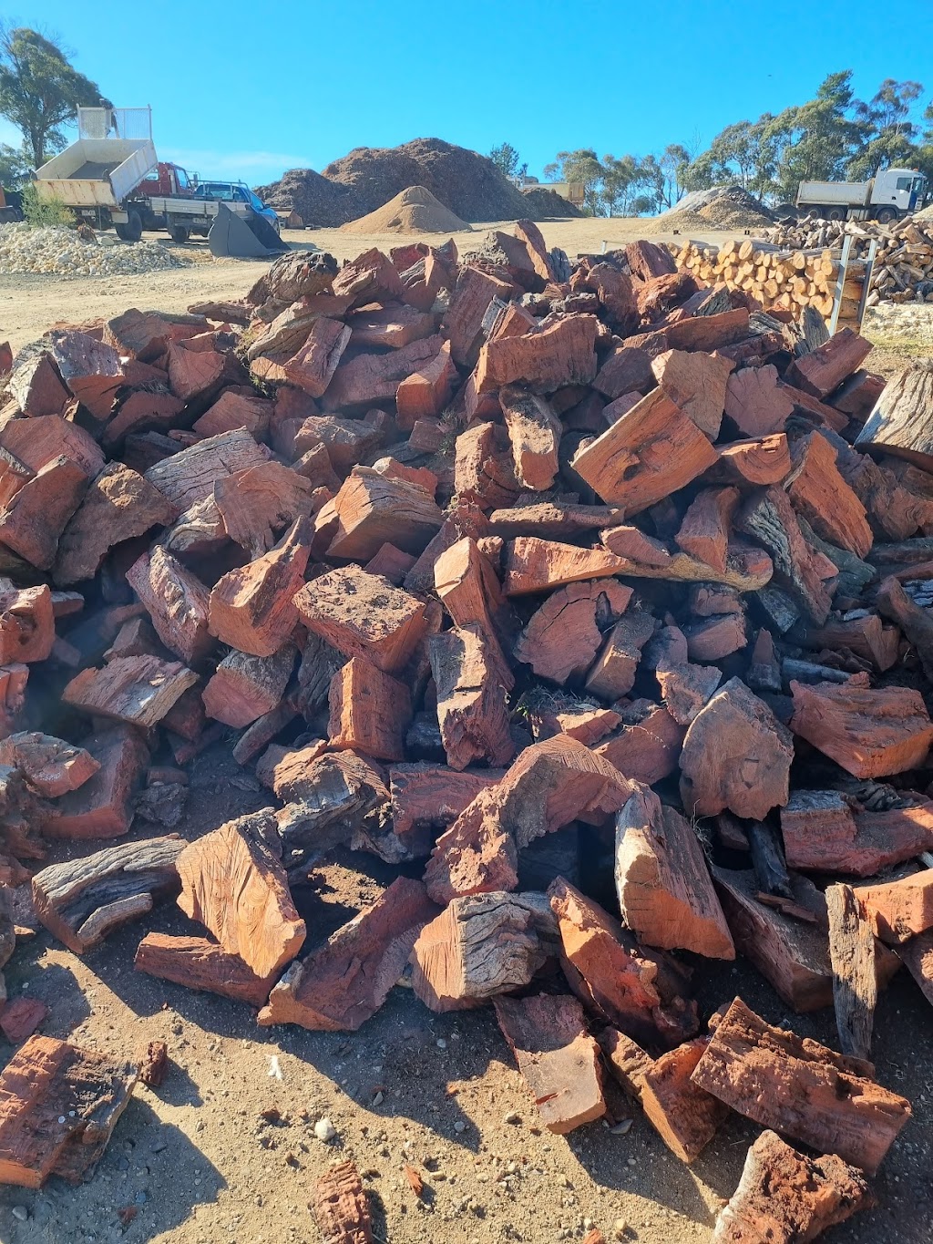 SMYTHESDALE SAND AND SOIL | 126 Brooke St, Smythesdale VIC 3351, Australia | Phone: 0489 071 944