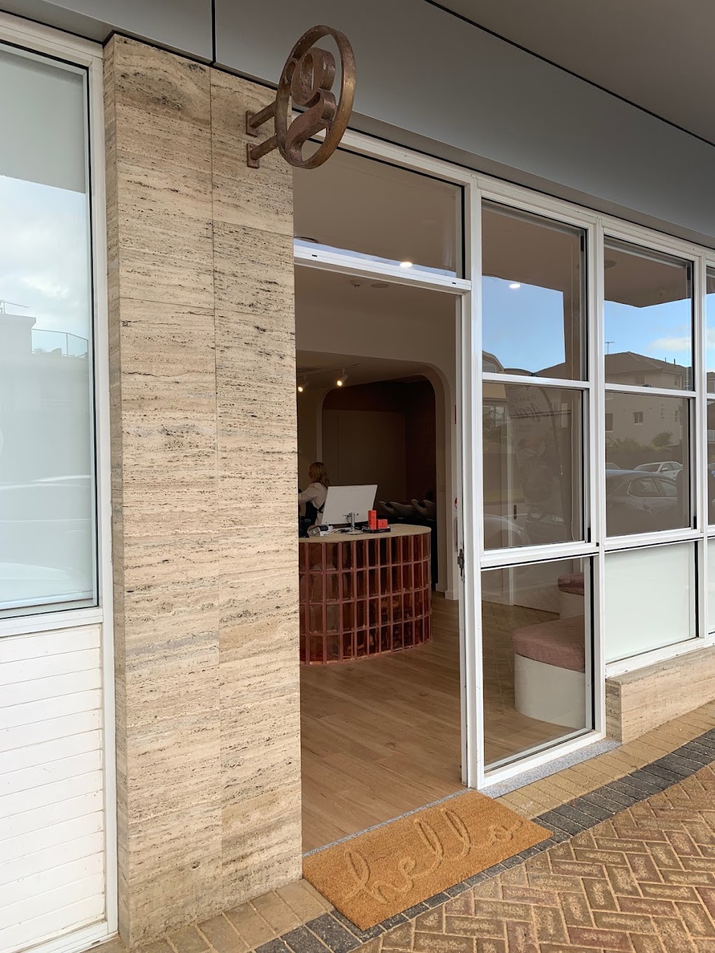 Glow Narrabeen | Unit 3/209-211 Ocean St, Narrabeen NSW 2101, Australia | Phone: (02) 9960 3041