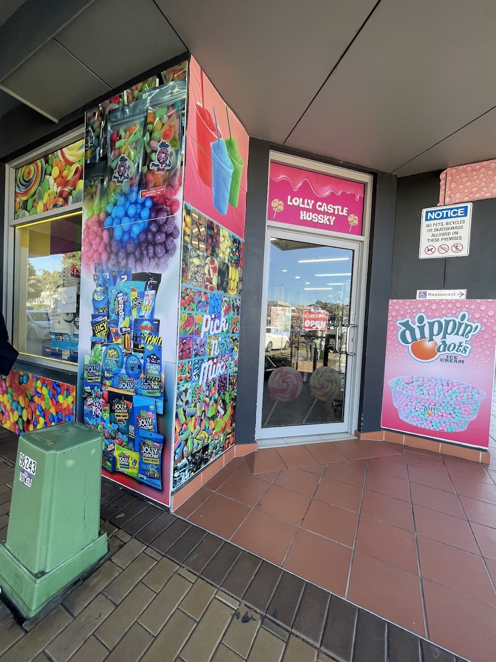 Lolly Castle Hussky | 3/57 Owen St, Huskisson NSW 2540, Australia | Phone: 0490 051 464