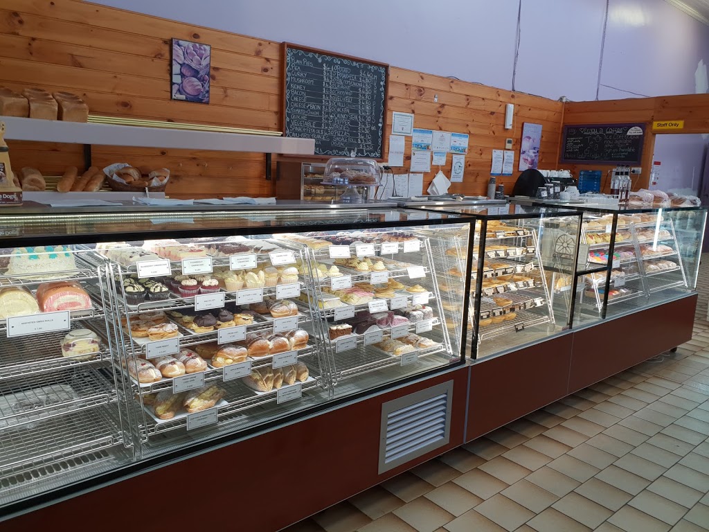 Childers Hot Bread & Cake Shop | 82 Churchill St, Childers QLD 4660, Australia | Phone: (07) 4126 1713