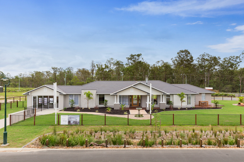 Oracle Platinum Homes - New Beith Display home | Cnr Pub Lane &, Crystal Brook Rd, New Beith QLD 4124, Australia | Phone: 0449 788 570