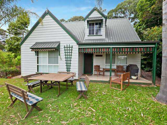 Waterfront Paradise | lodging | 3 Tennyson Ct, Russell Island QLD 4184, Australia | 0734092288 OR +61 7 3409 2288