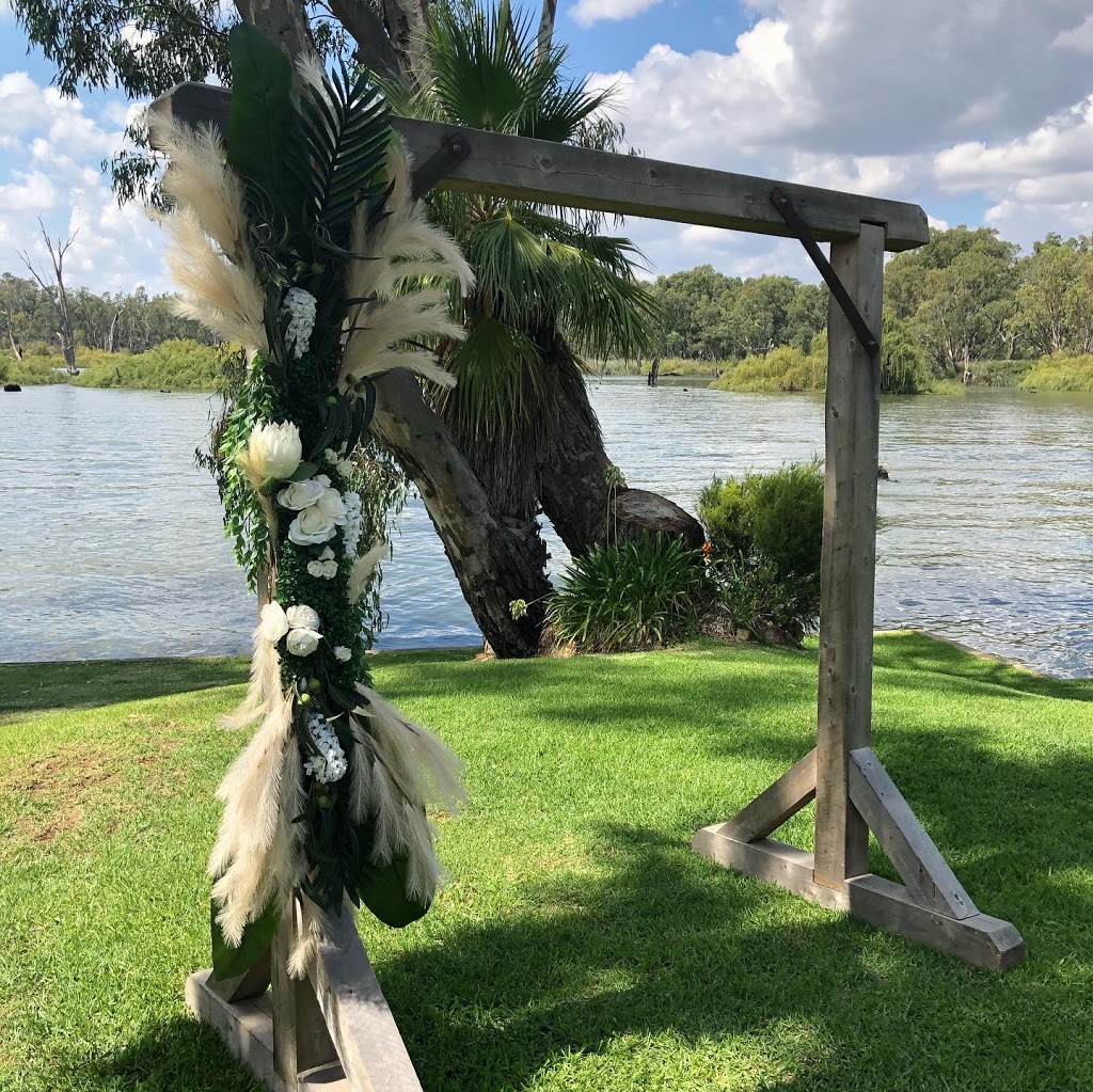 Linda Savy Civil Celebrant | 34 McGrath St, Mulwala NSW 2647, Australia | Phone: 0411 062 156