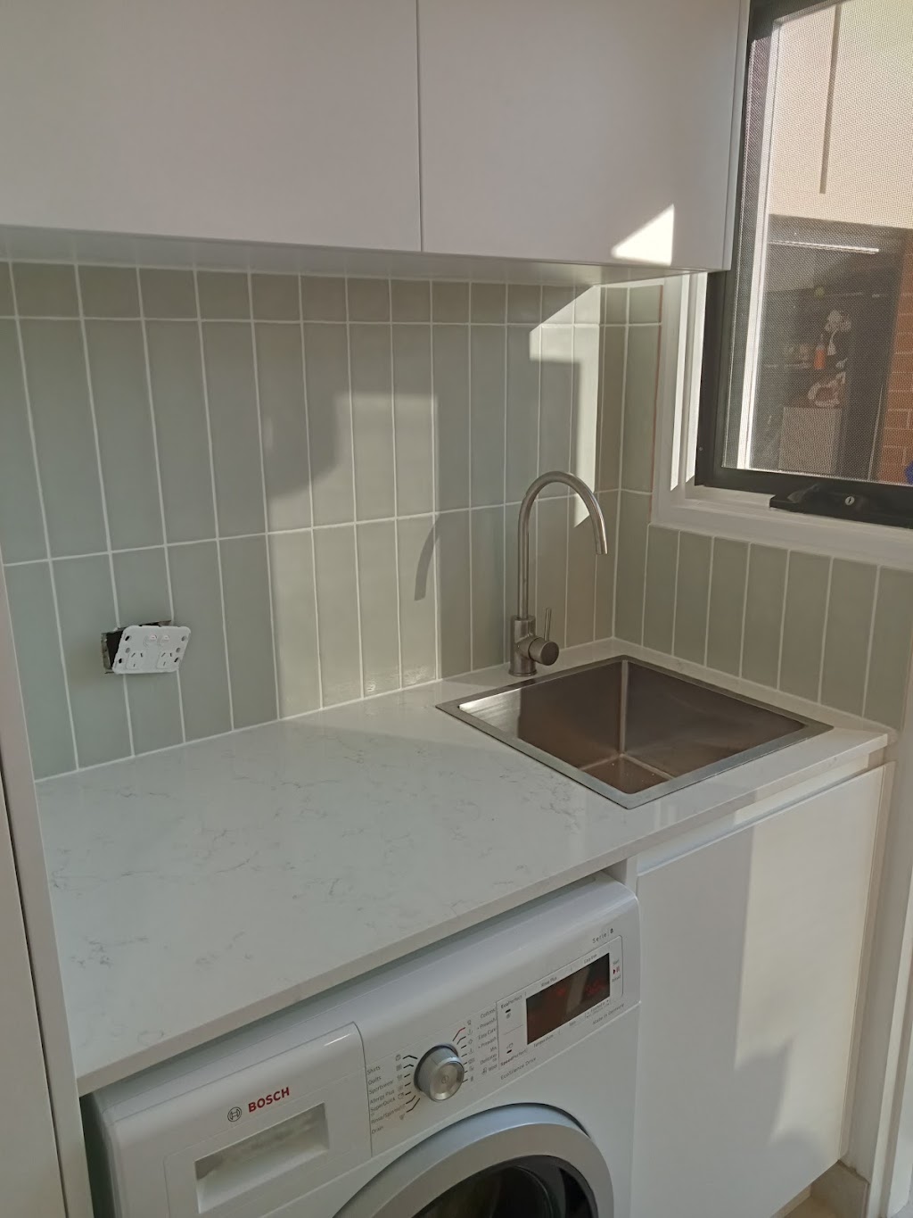 Dans Bathrooms & Tiling | 10 Capstone Terrace, Glenmore Park NSW 2745, Australia | Phone: 0480 231 559