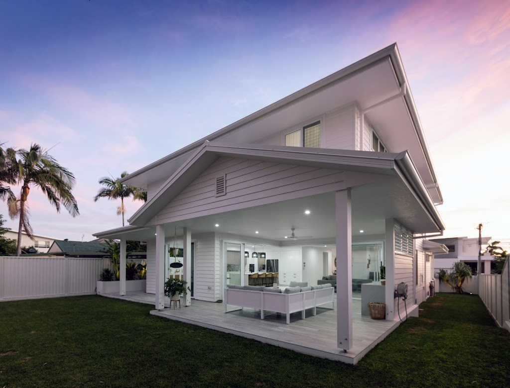 Coastwide Painting & Decorating | 44 Kendall Cres, Bonny Hills NSW 2445, Australia | Phone: 0423 936 341