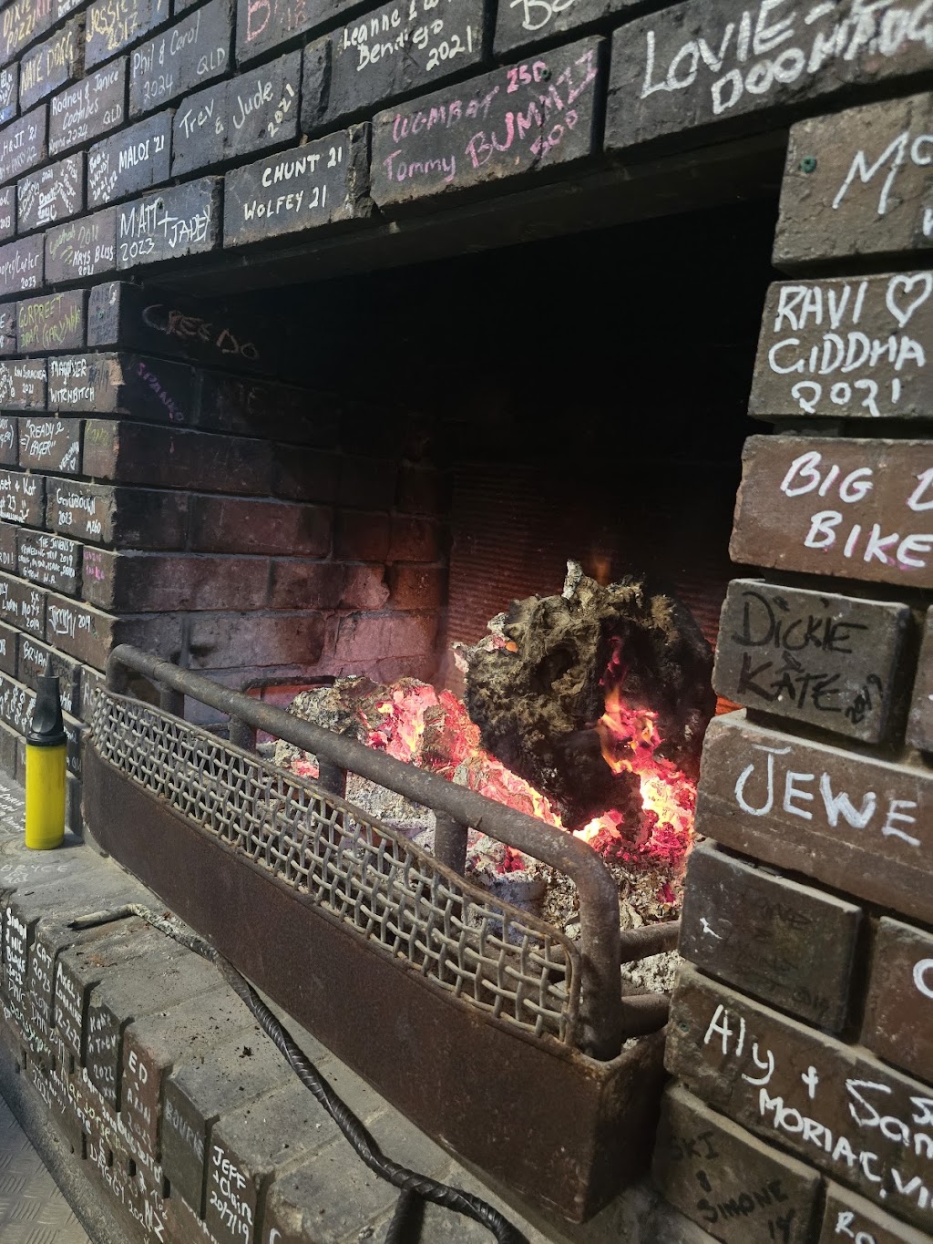 Salmon Gums Hotel | 18 Rogers St, Salmon Gums WA 6445, Australia | Phone: (08) 9078 5040