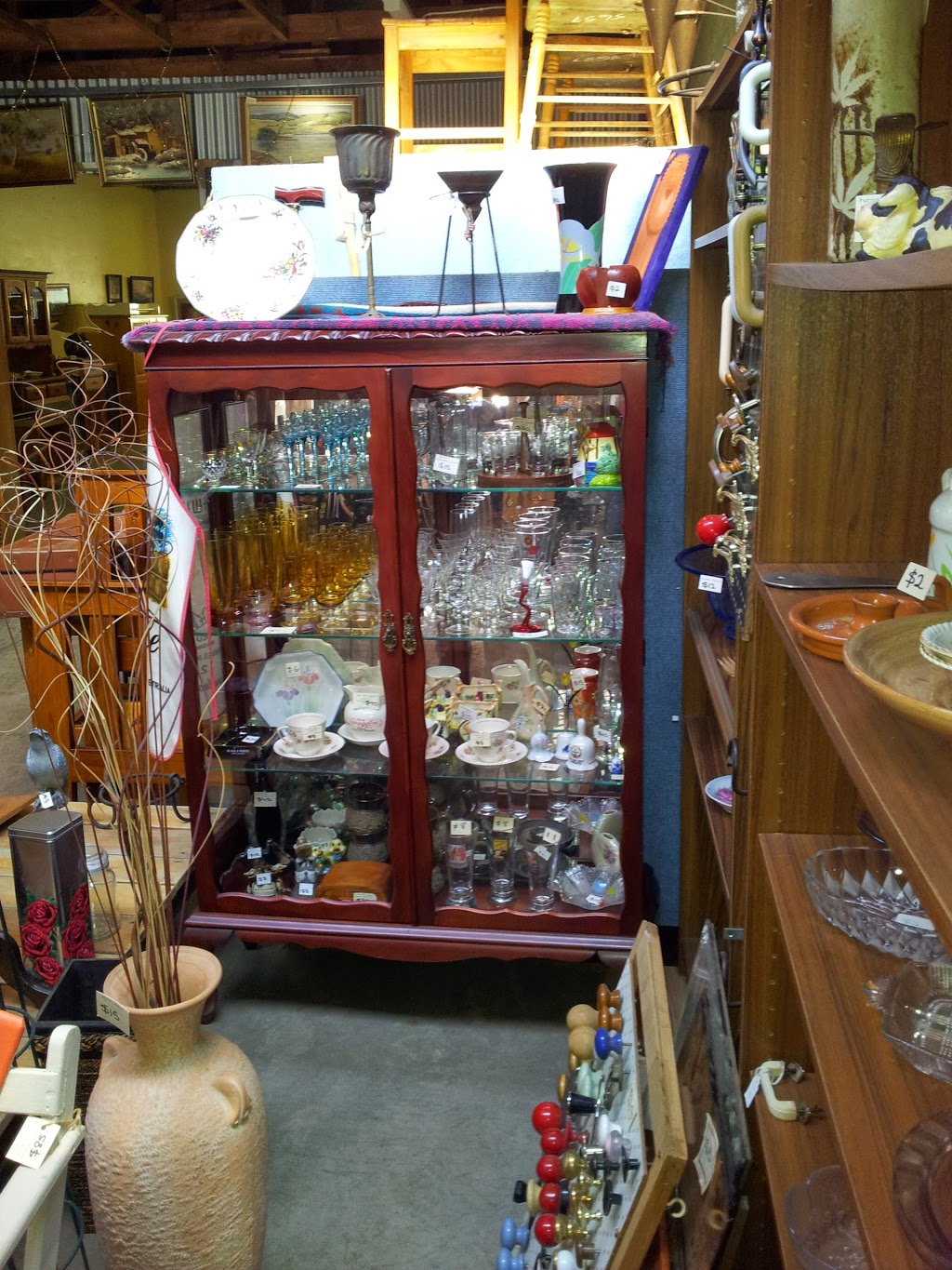 M & V 2nd Hand Furniture | furniture store | 38 Bourke St, Turvey Park NSW 2650, Australia | 0269257750 OR +61 2 6925 7750