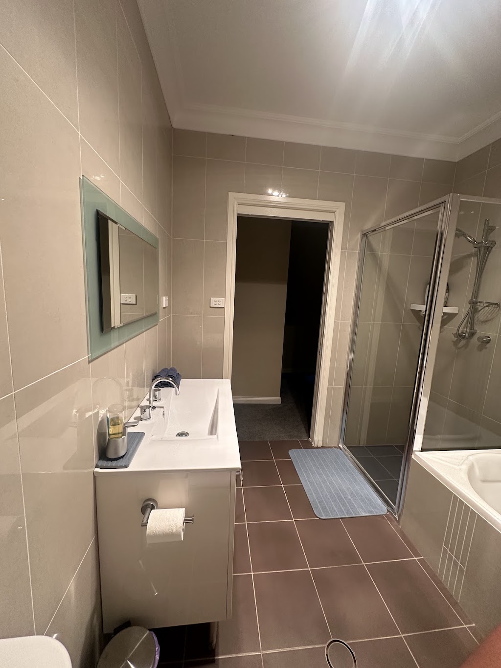 The Hillwood Manor | 15 Beths St, Old Erowal Bay NSW 2540, Australia | Phone: 0431 155 087