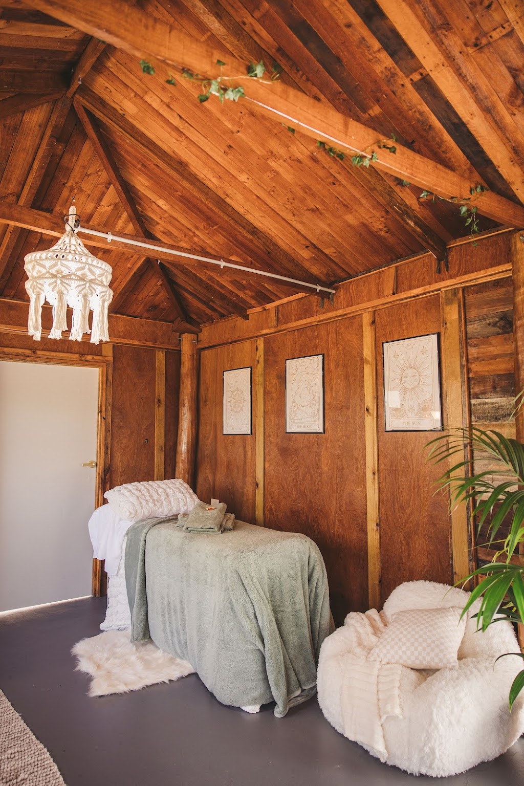 Self Love Retreat | 494 Hodges Rd, Mount Mort QLD 4340, Australia | Phone: 0432 020 710