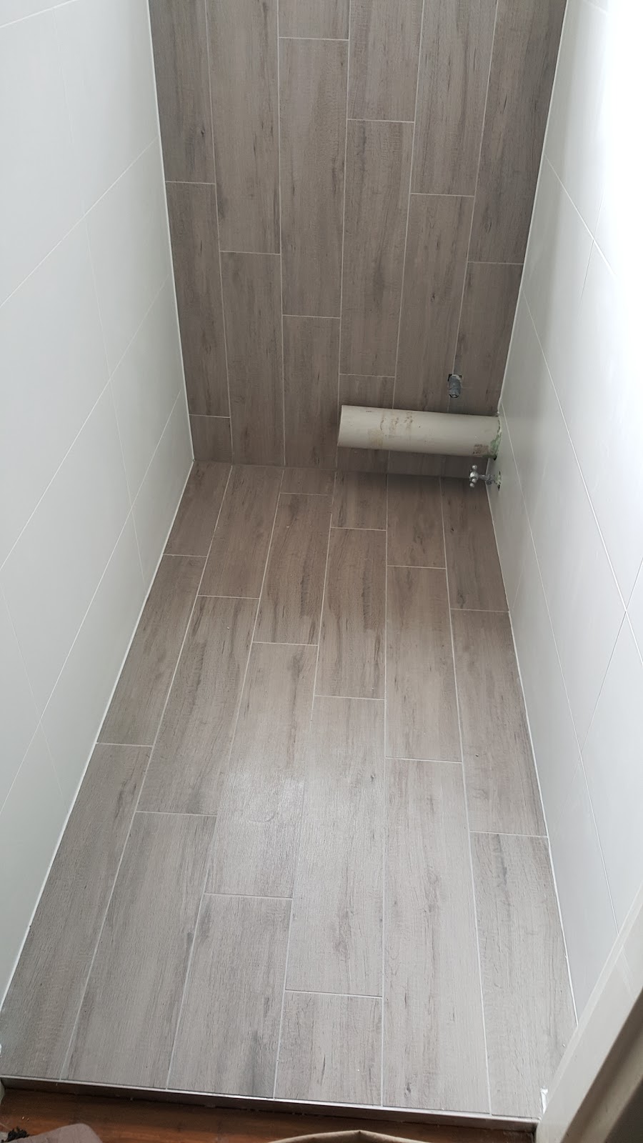 A.Grimshaw Floor and Wall tiling | 42 Rosewood Cct, Yarrabilba QLD 4027, Australia | Phone: 0413 781 553