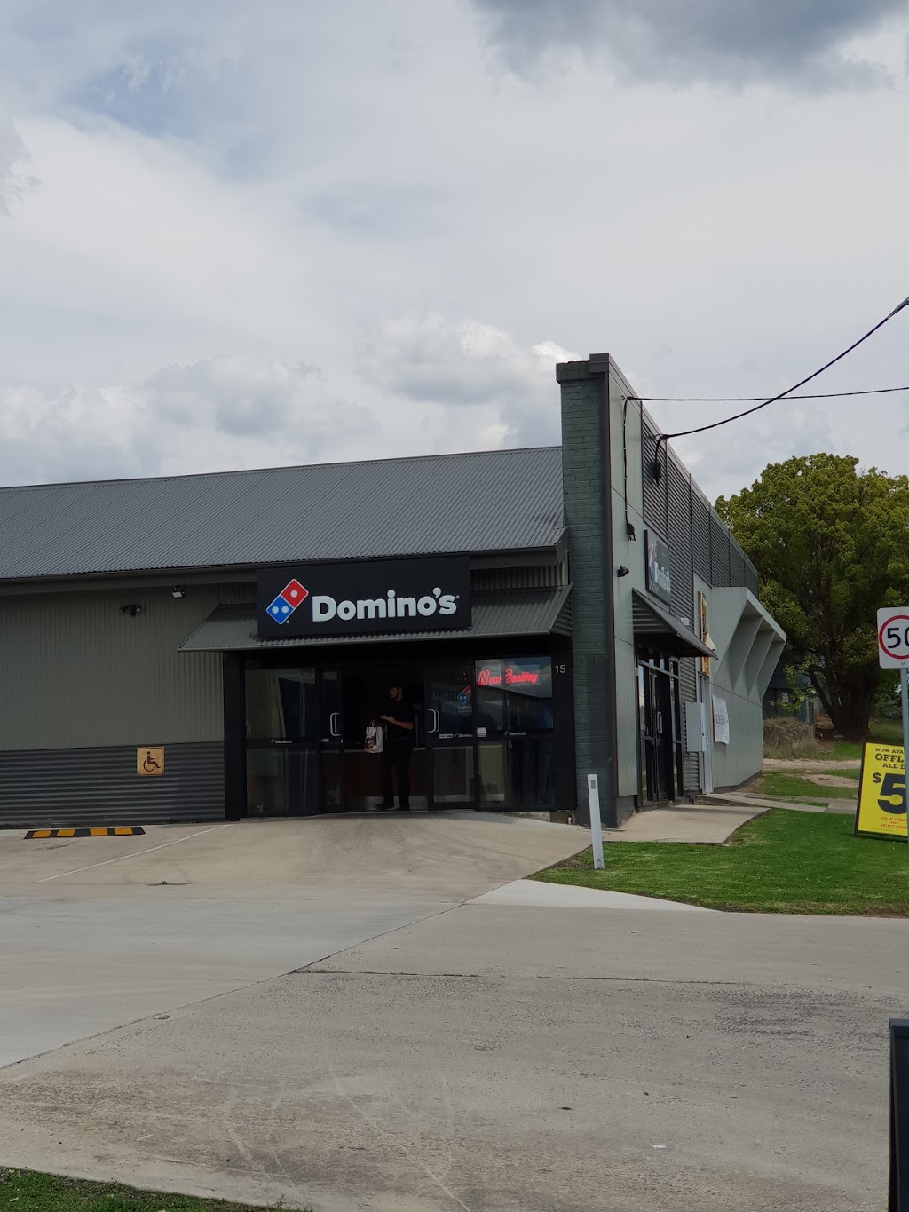 Dominos Pizza Stanthorpe | meal takeaway | 19 Davadi St, Stanthorpe QLD 4380, Australia | 0746818220 OR +61 7 4681 8220