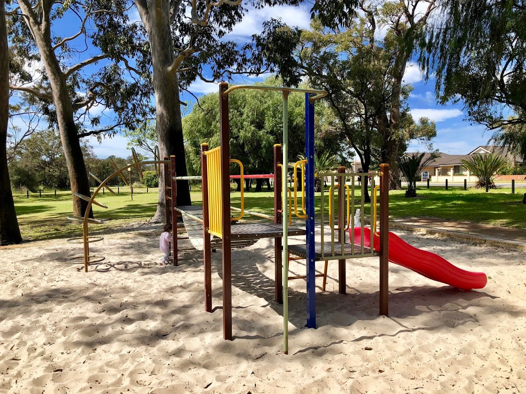 Maniana Park | park | 52 Whitlock Rd, Queens Park WA 6107, Australia