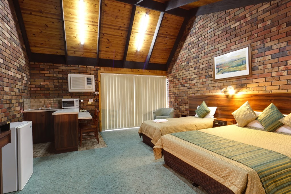 Belvoir Village Motel | lodging | 2 Trafalgar St, West Wodonga VIC 3690, Australia | 0260245344 OR +61 2 6024 5344