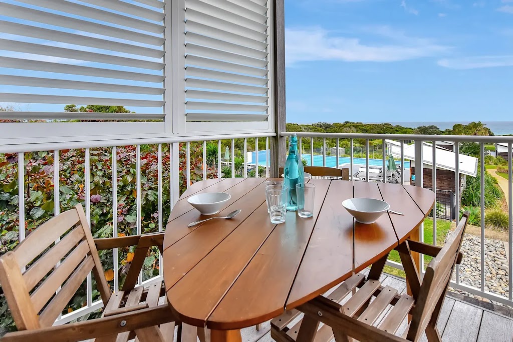 OceanView Villa | 4 Island Outlook, Caves Beach NSW 2281, Australia | Phone: 0411 707 071