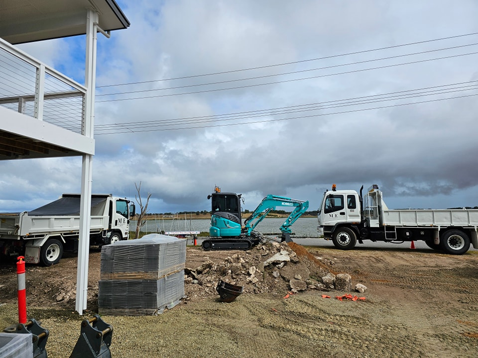 Mallys Earthmoving | 23 Lake Rd, Milang SA 5256, Australia | Phone: 0409 672 011