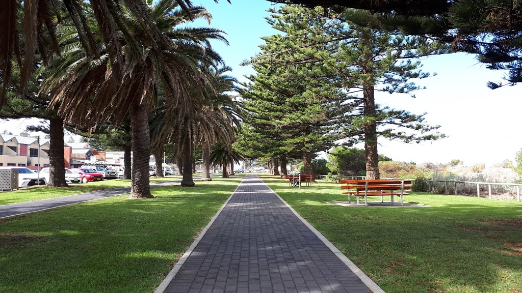 Soldiers Memorial Reserve | park | 8/9 Esplanade, Victor Harbor SA 5211, Australia