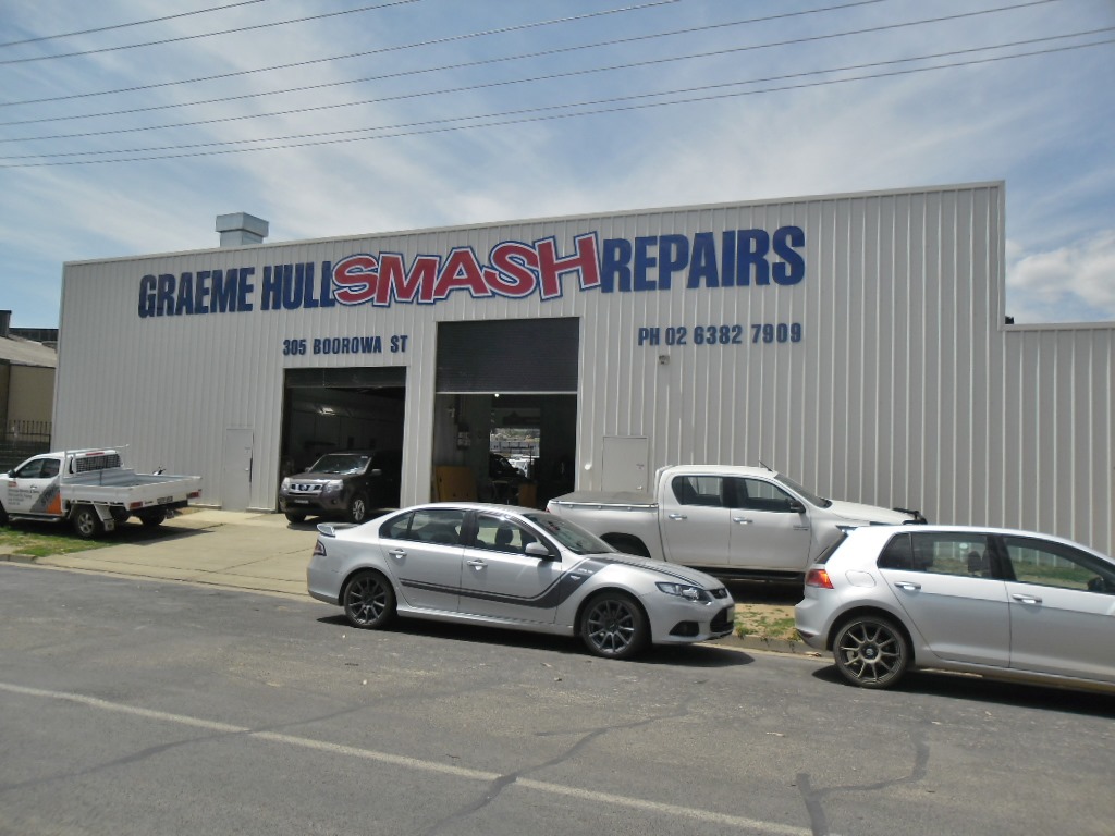 Graeme Hull Smash Repairs Young | car repair | 305 Boorowa St, Young NSW 2594, Australia | 0263827909 OR +61 2 6382 7909