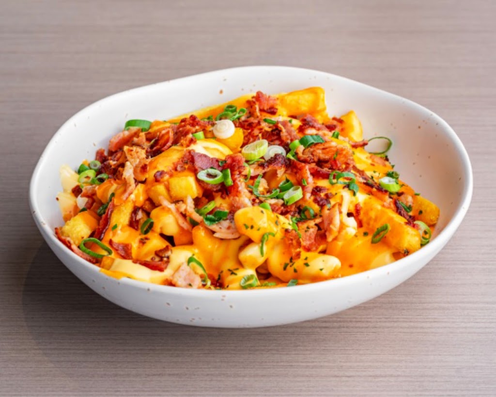 The Local Eatery Cafe, Bar & Restaurant | Shop 6/40 Main St, Armstrong Creek VIC 3217, Australia | Phone: (03) 5264 7919