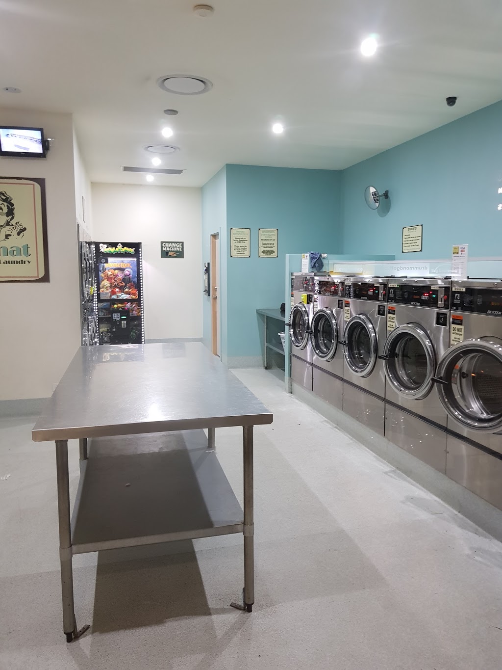 Smalls Laundromat | 406 Southport Nerang Rd, Ashmore QLD 4214, Australia | Phone: (07) 5580 3246